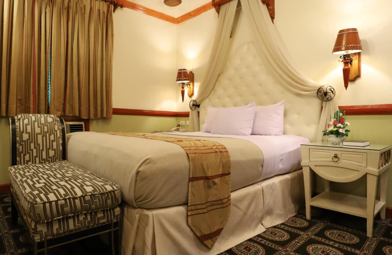Camelot Hotel Quezon City Exterior photo
