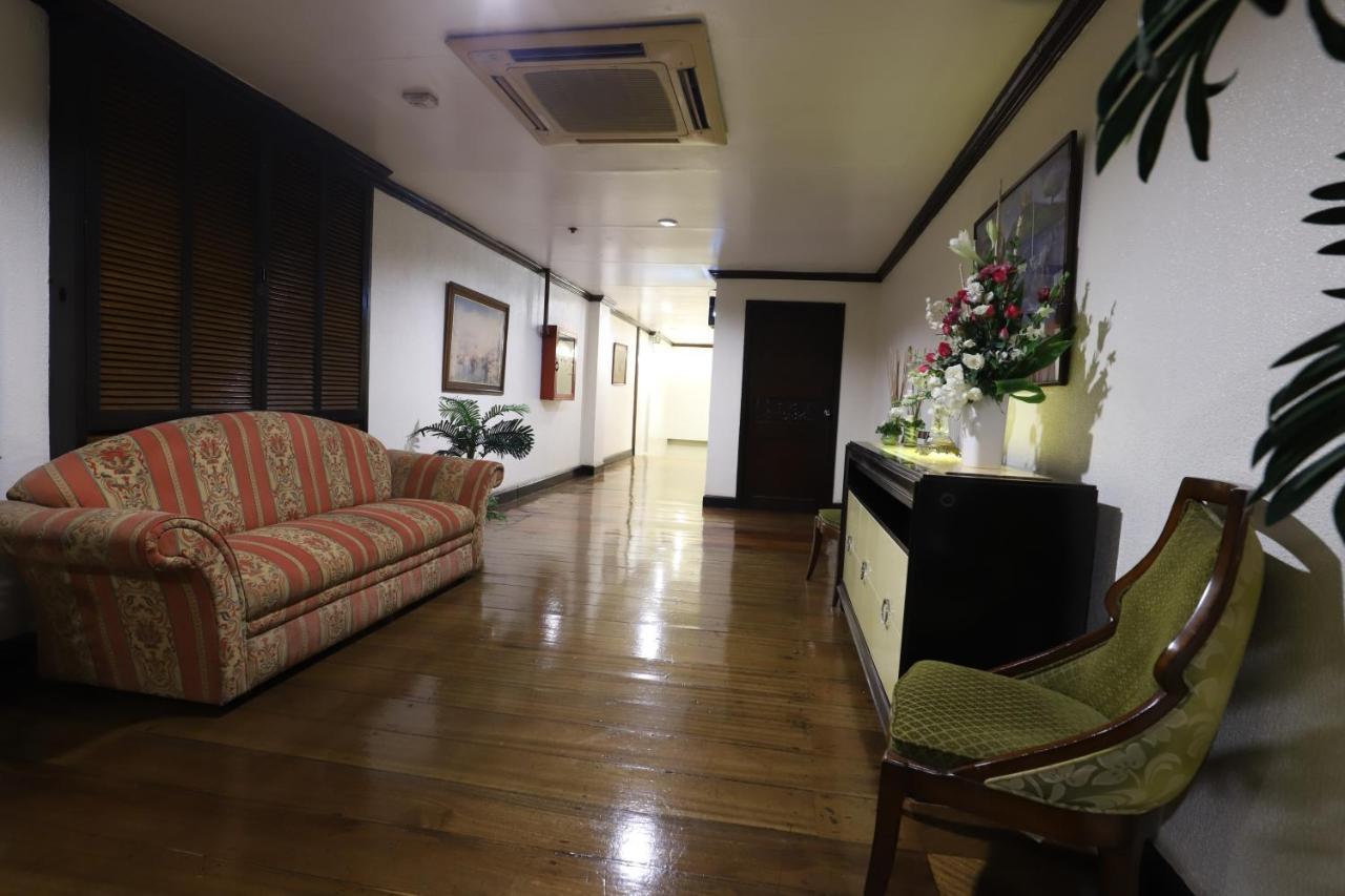 Camelot Hotel Quezon City Exterior photo