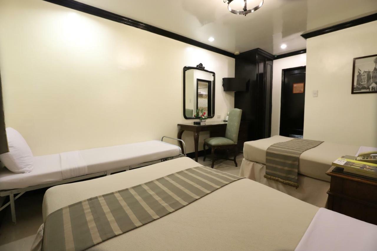 Camelot Hotel Quezon City Exterior photo